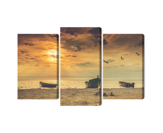 Obraz Wieloczęściowy Łodzie Na Plaży O Zachodzie Słońca